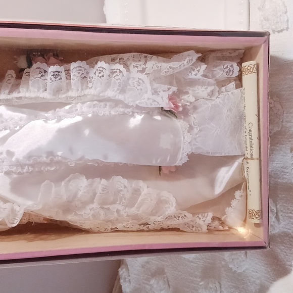 Limited Edition! Soft Expressions Hand Painted Fine Bisque Porcelain Bride Doll - Picture 5 of 15